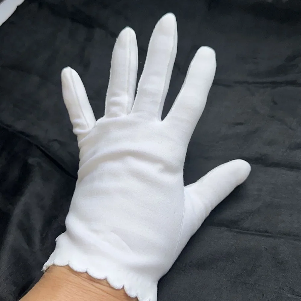 Vintage Aris white cotton‎ wrist gloves with scalloped hem